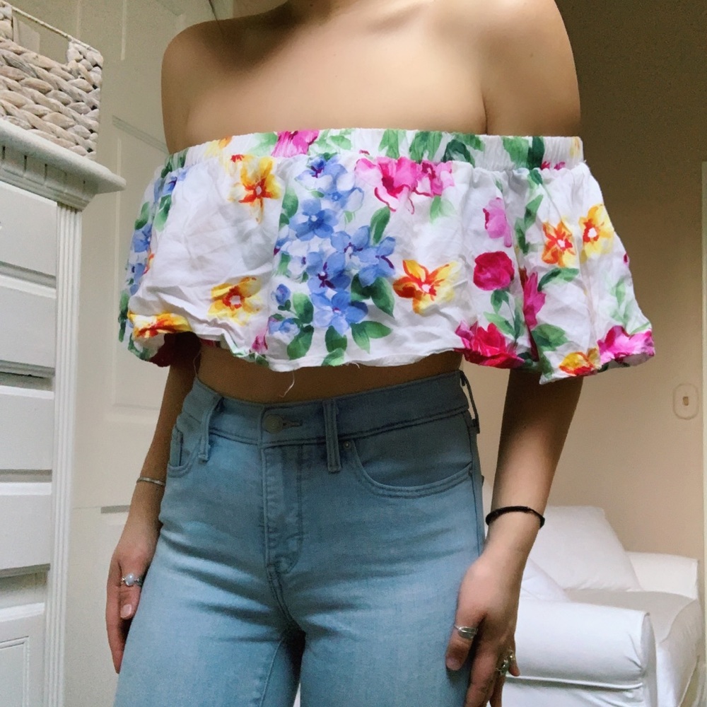 Floral off the shoulder Flowy crop top